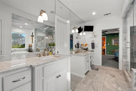 620 E Mandalay Olmos Park TX 78212