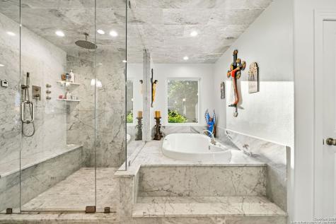 620 E Mandalay Olmos Park TX 78212