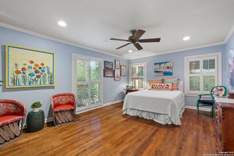 620 E Mandalay Olmos Park TX 78212