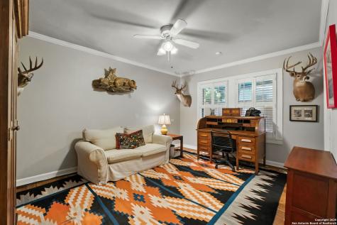 620 E Mandalay Olmos Park TX 78212