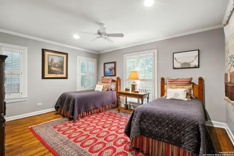 620 E Mandalay Olmos Park TX 78212