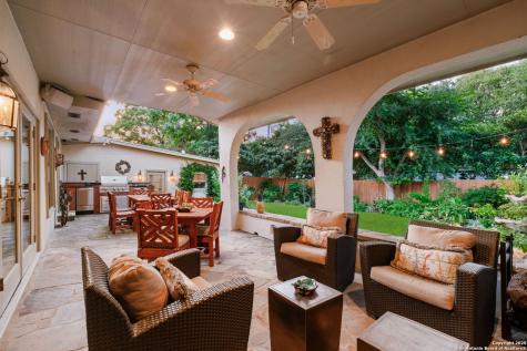 620 E Mandalay Olmos Park TX 78212