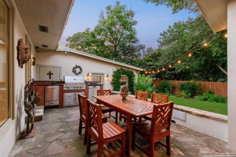 620 E Mandalay Olmos Park TX 78212