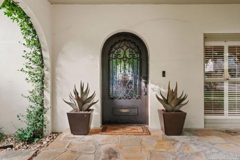 620 E Mandalay Olmos Park TX 78212