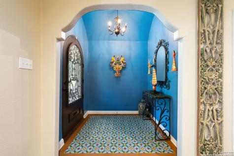 620 E Mandalay Olmos Park TX 78212