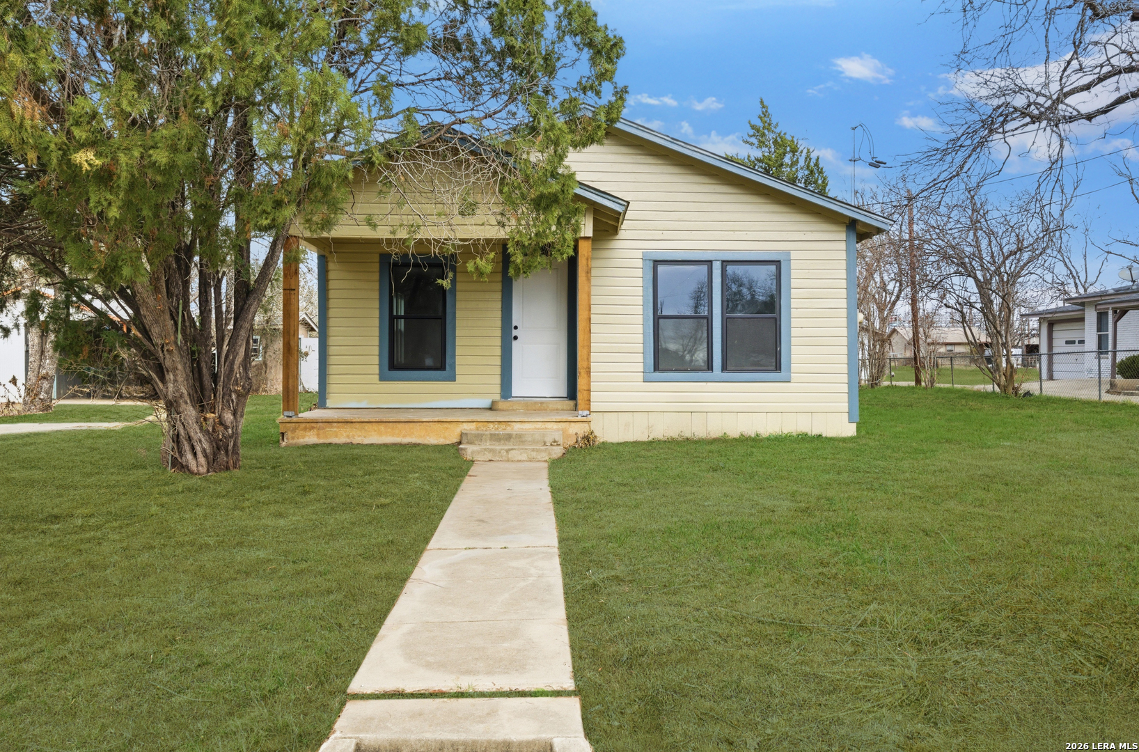 1521 B Street Floresville TX 78114