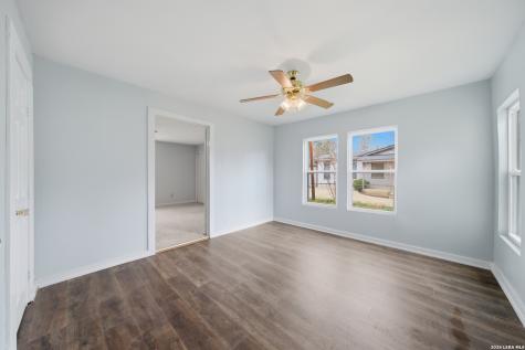 1521 B Street Floresville TX 78114
