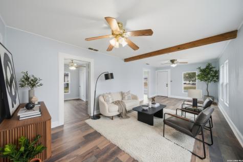 1521 B Street Floresville TX 78114