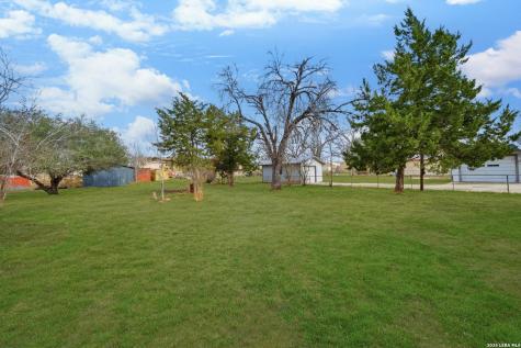 1521 B Street Floresville TX 78114