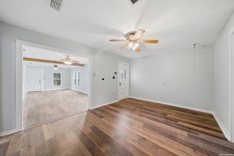 1521 B Street Floresville TX 78114