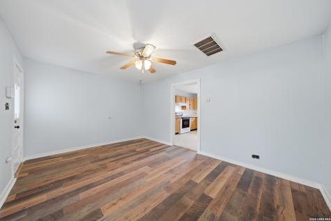 1521 B Street Floresville TX 78114