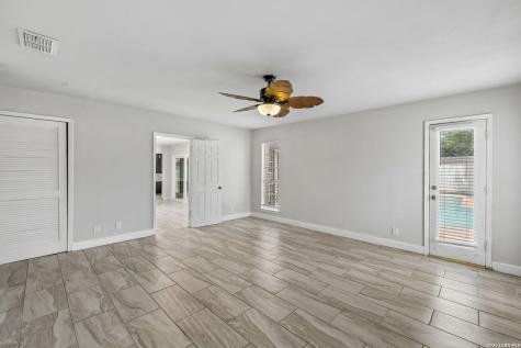 8333 Windway Windcrest TX 78239