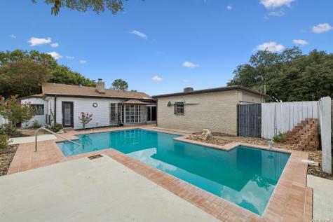8333 Windway Windcrest TX 78239