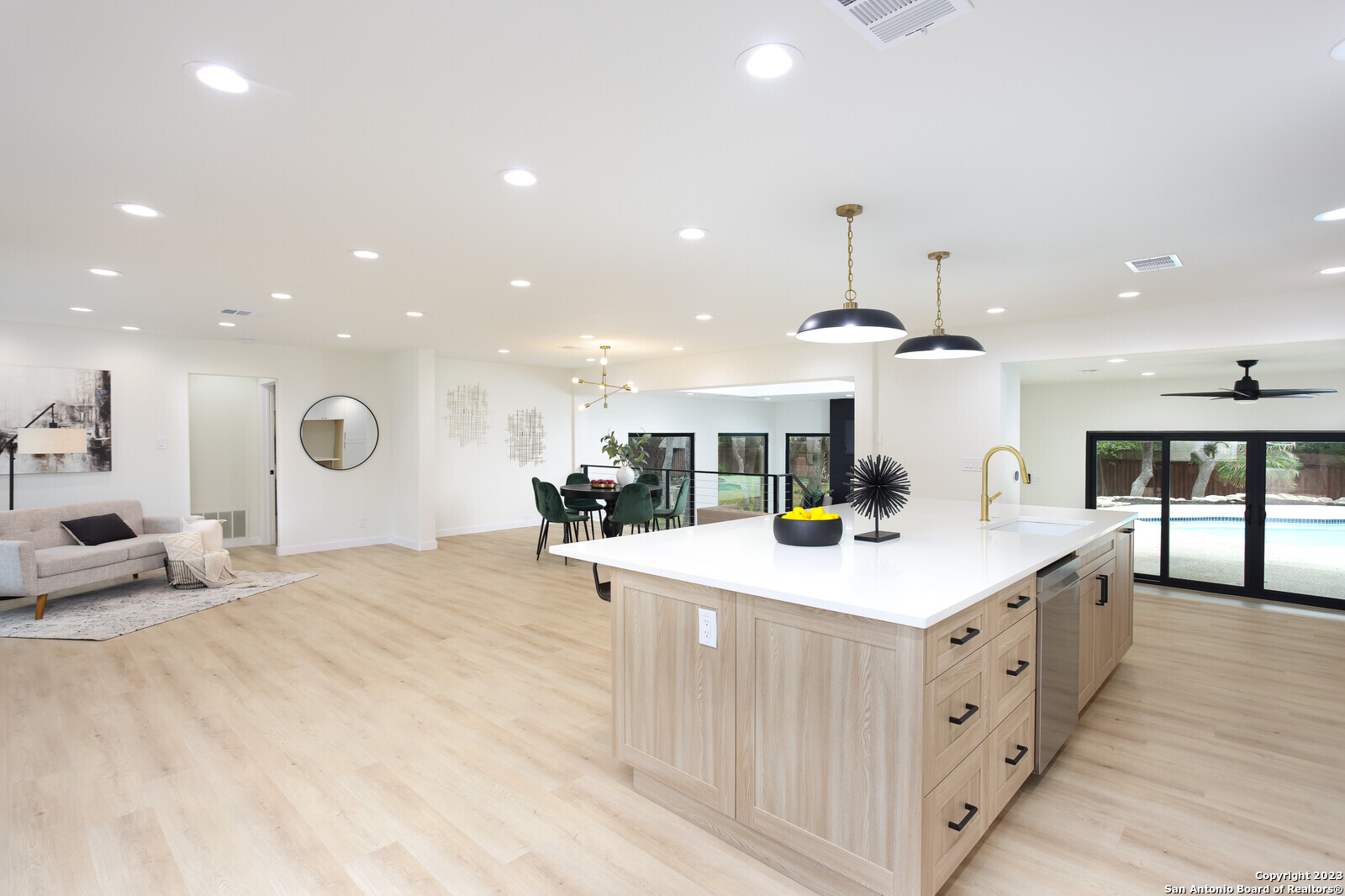 220 Sequoia Drive Hollywood Pa TX 78232