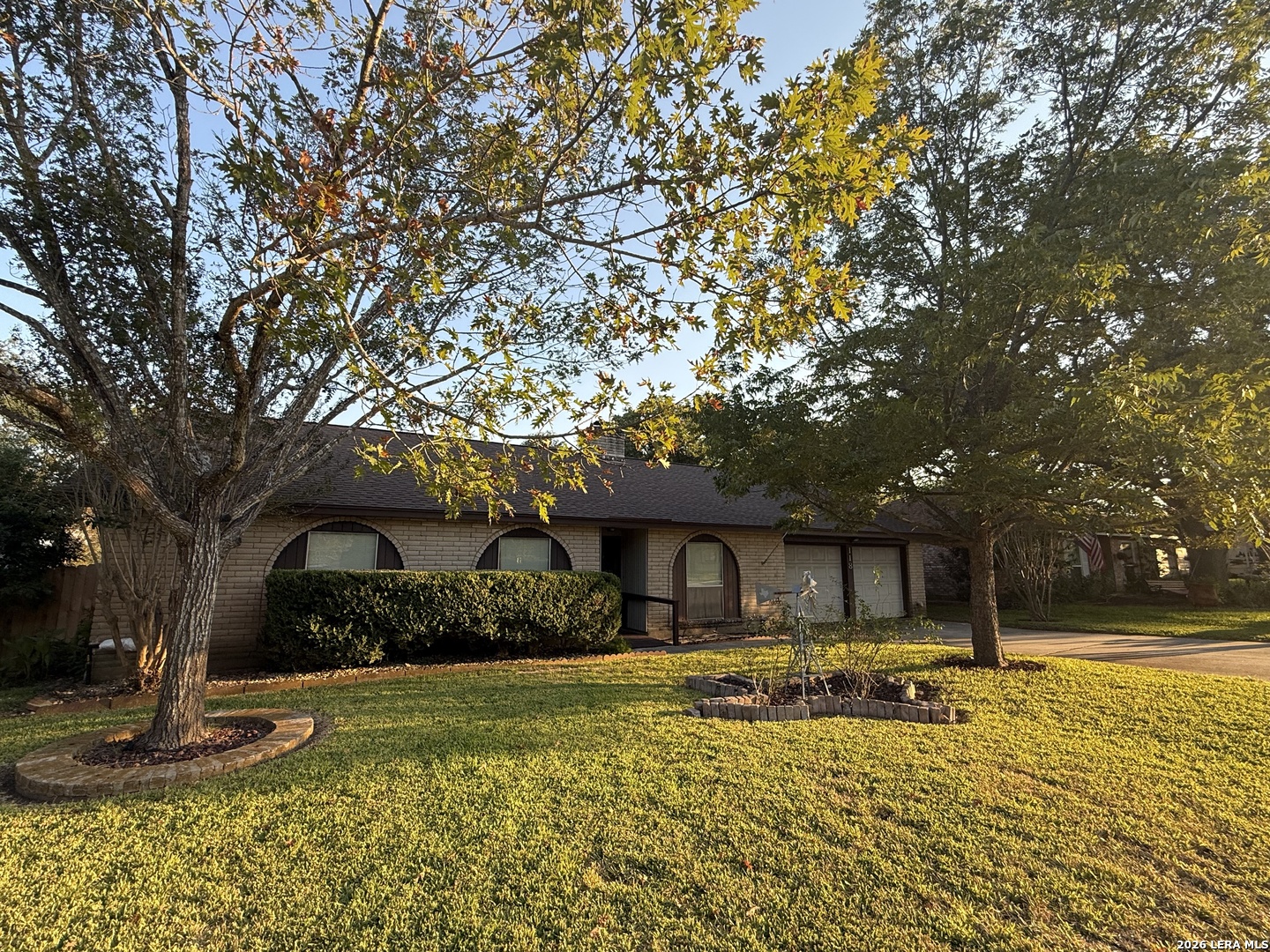 118 Clear Oak Universal City TX 78148