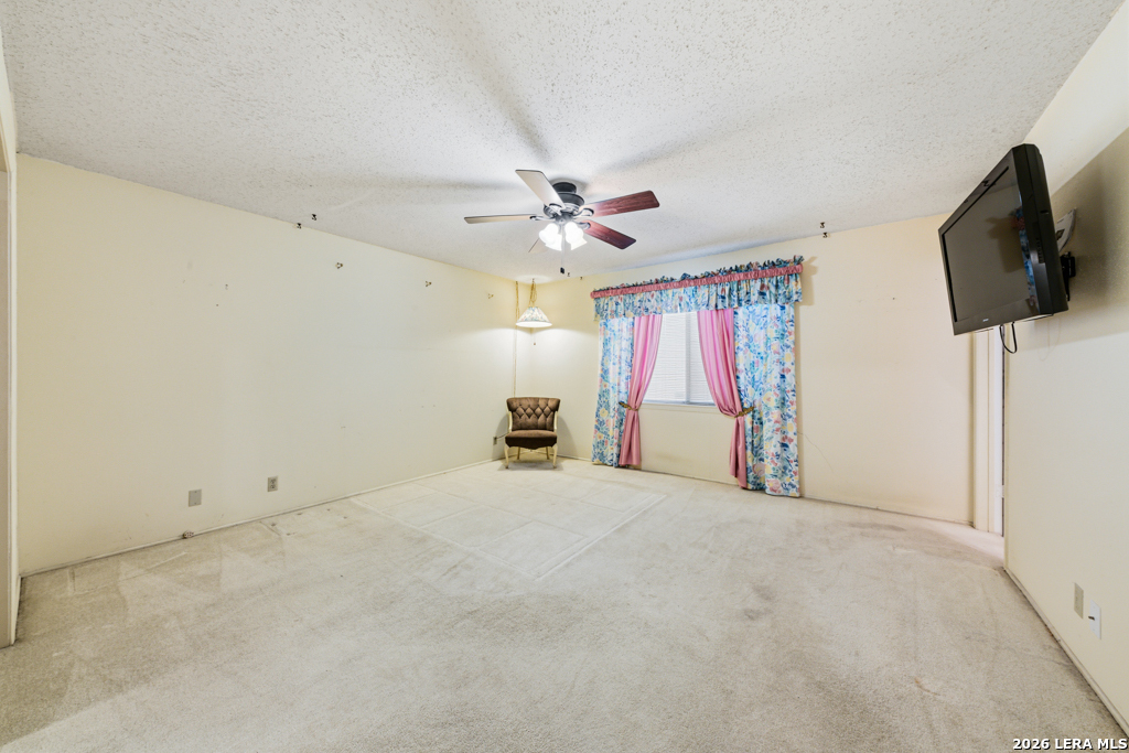 118 Clear Oak Universal City TX 78148