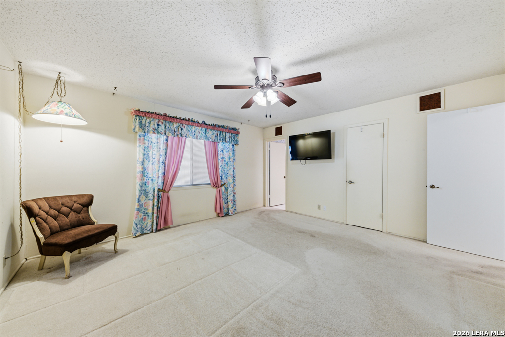 118 Clear Oak Universal City TX 78148