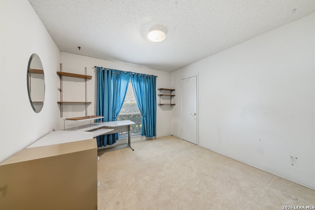 118 Clear Oak Universal City TX 78148