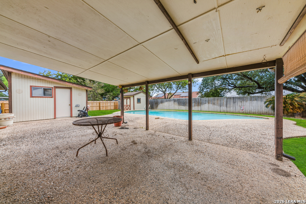 118 Clear Oak Universal City TX 78148