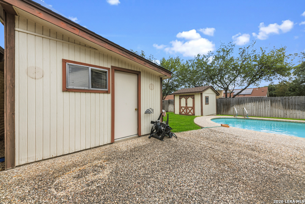 118 Clear Oak Universal City TX 78148