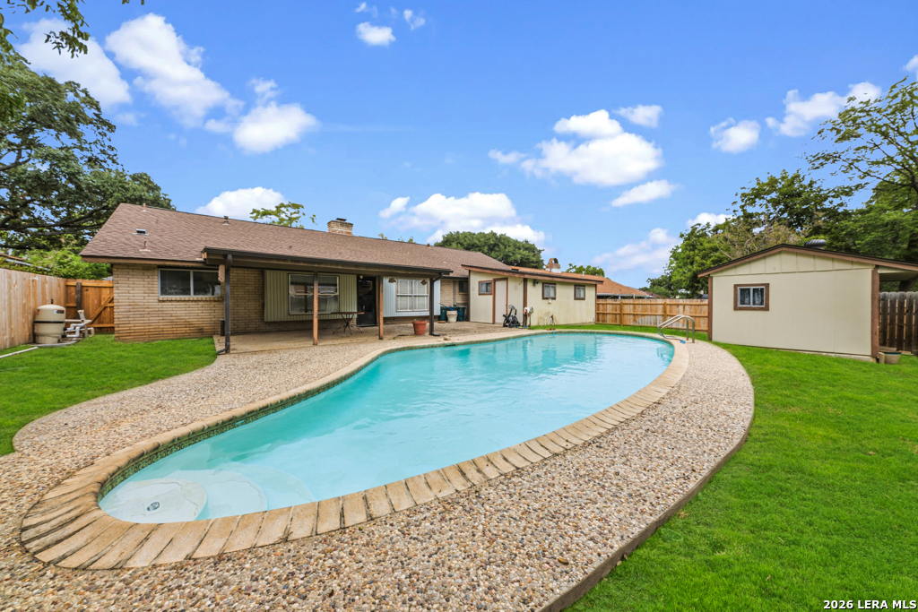 118 Clear Oak Universal City TX 78148