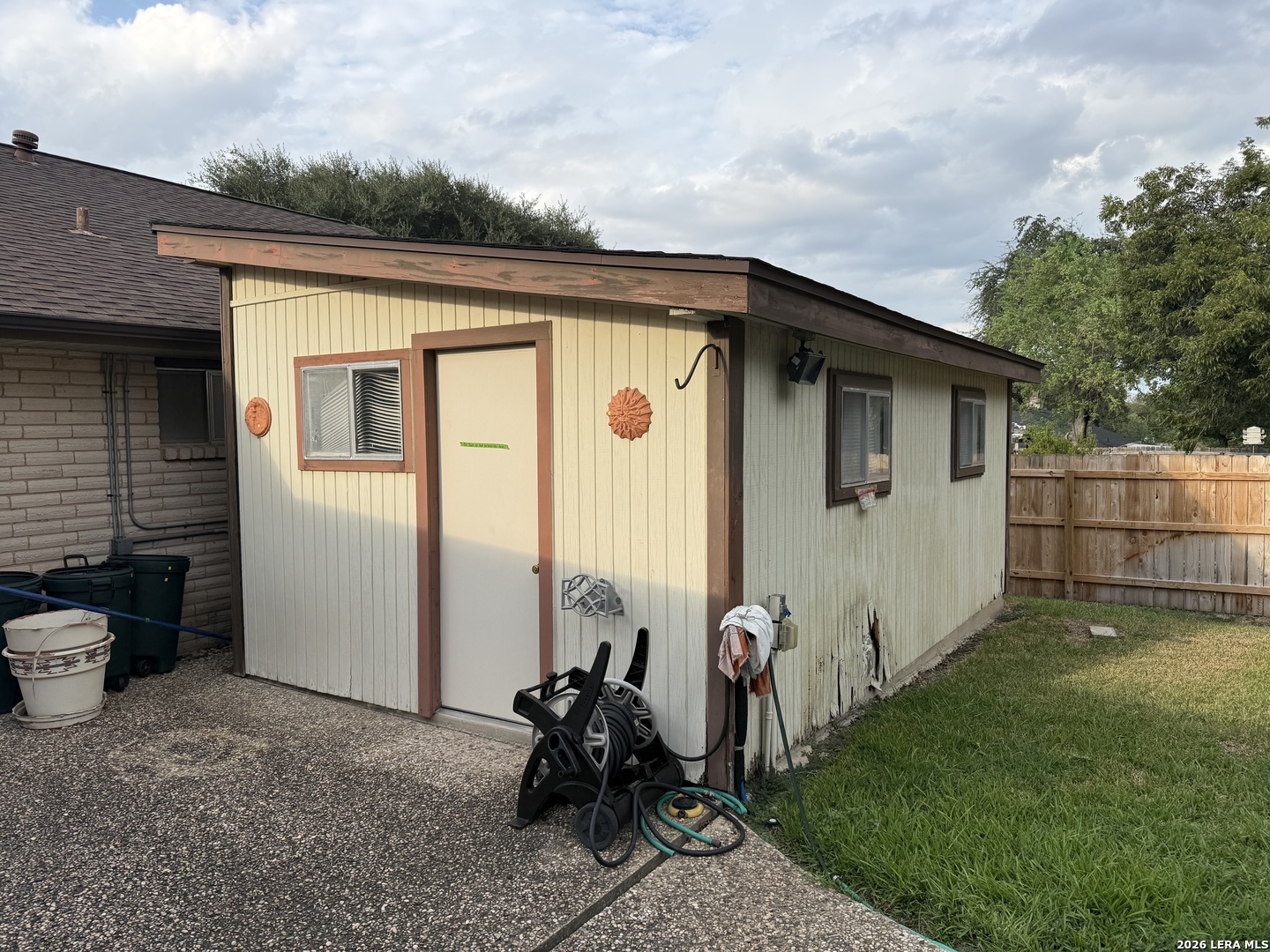 118 Clear Oak Universal City TX 78148