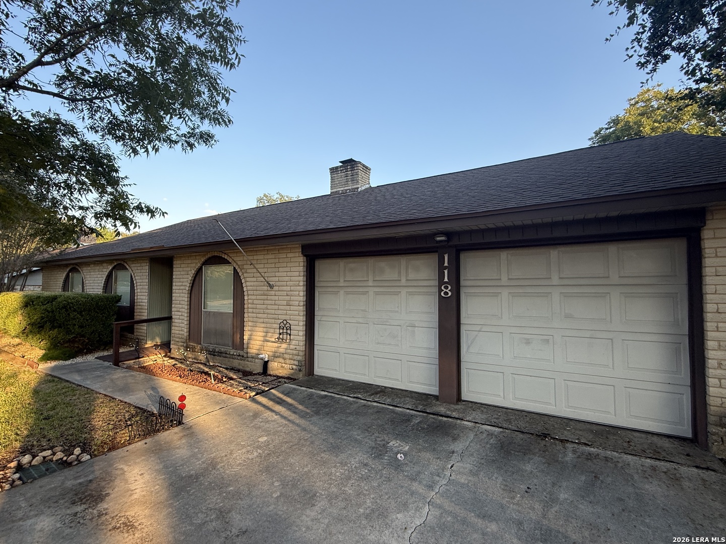 118 Clear Oak Universal City TX 78148