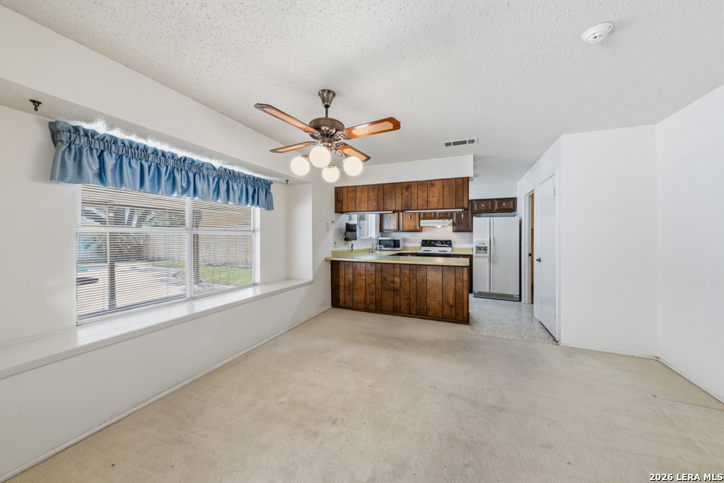 118 Clear Oak Universal City TX 78148
