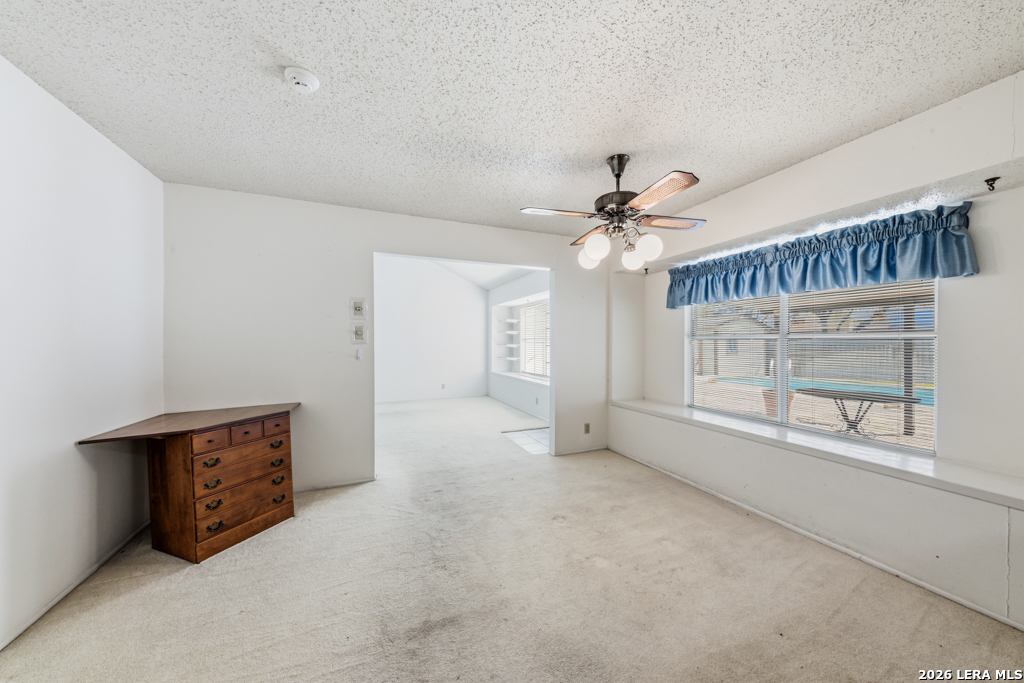 118 Clear Oak Universal City TX 78148
