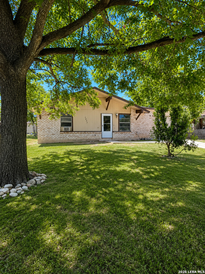 1823 Oxhill Drive San Antonio TX 78238