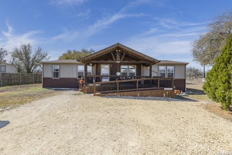494 County Road 4638 Hondo TX 78861