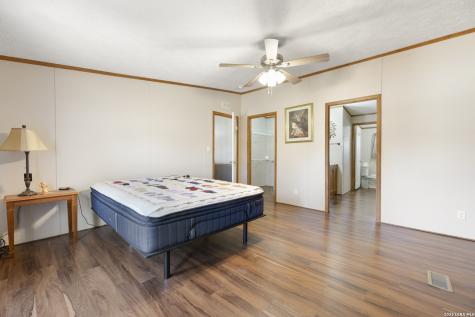 494 County Road 4638 Hondo TX 78861