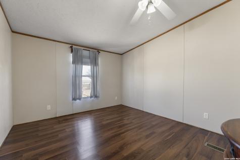 494 County Road 4638 Hondo TX 78861