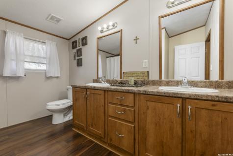 494 County Road 4638 Hondo TX 78861