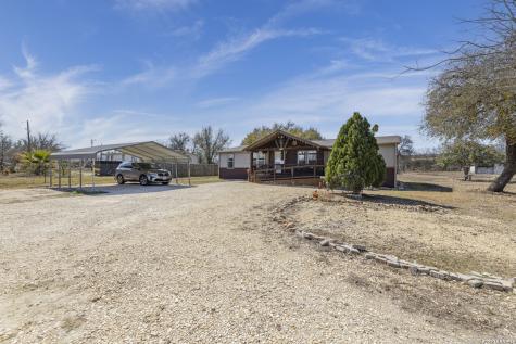 494 County Road 4638 Hondo TX 78861