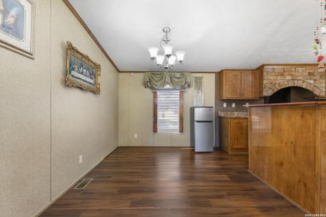 494 County Road 4638 Hondo TX 78861