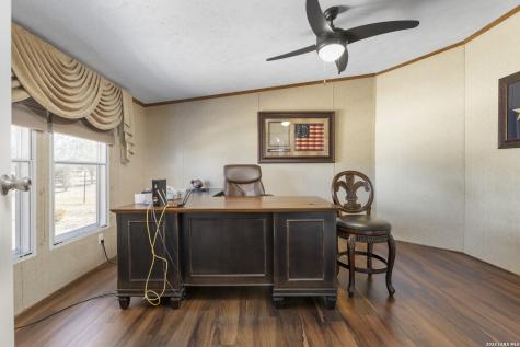 494 County Road 4638 Hondo TX 78861