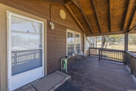 494 County Road 4638 Hondo TX 78861