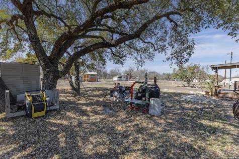 494 County Road 4638 Hondo TX 78861