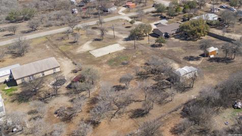 494 County Road 4638 Hondo TX 78861