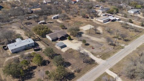 494 County Road 4638 Hondo TX 78861