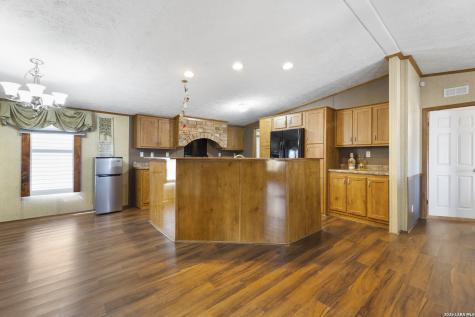 494 County Road 4638 Hondo TX 78861
