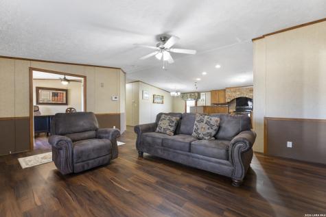494 County Road 4638 Hondo TX 78861