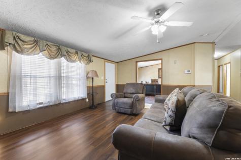 494 County Road 4638 Hondo TX 78861