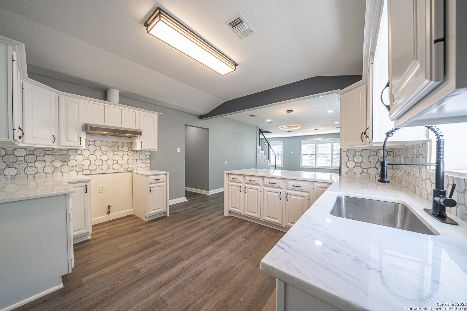 805 Burleson San Antonio TX 78202