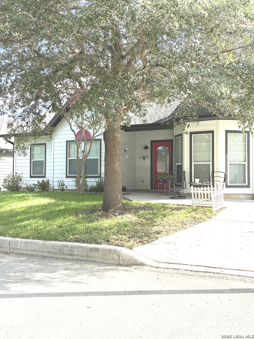 1408 S 2nd Street Floresville TX 78114