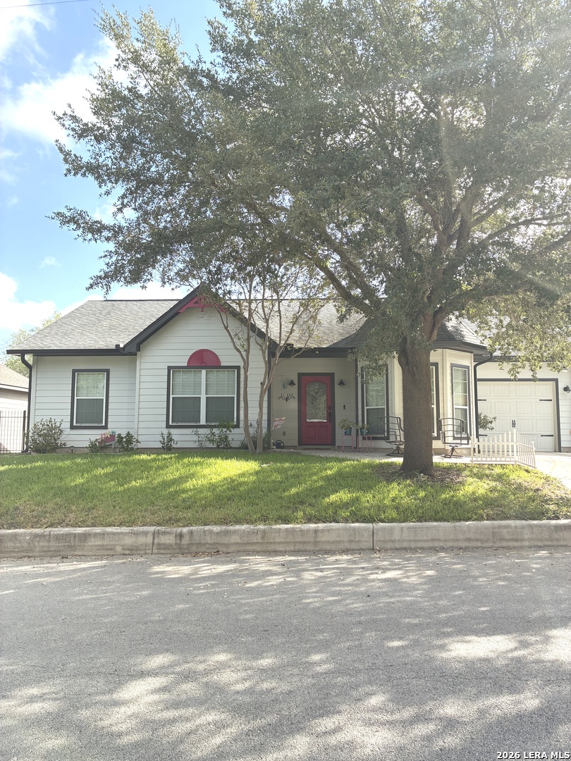 1408 S 2nd Street Floresville TX 78114