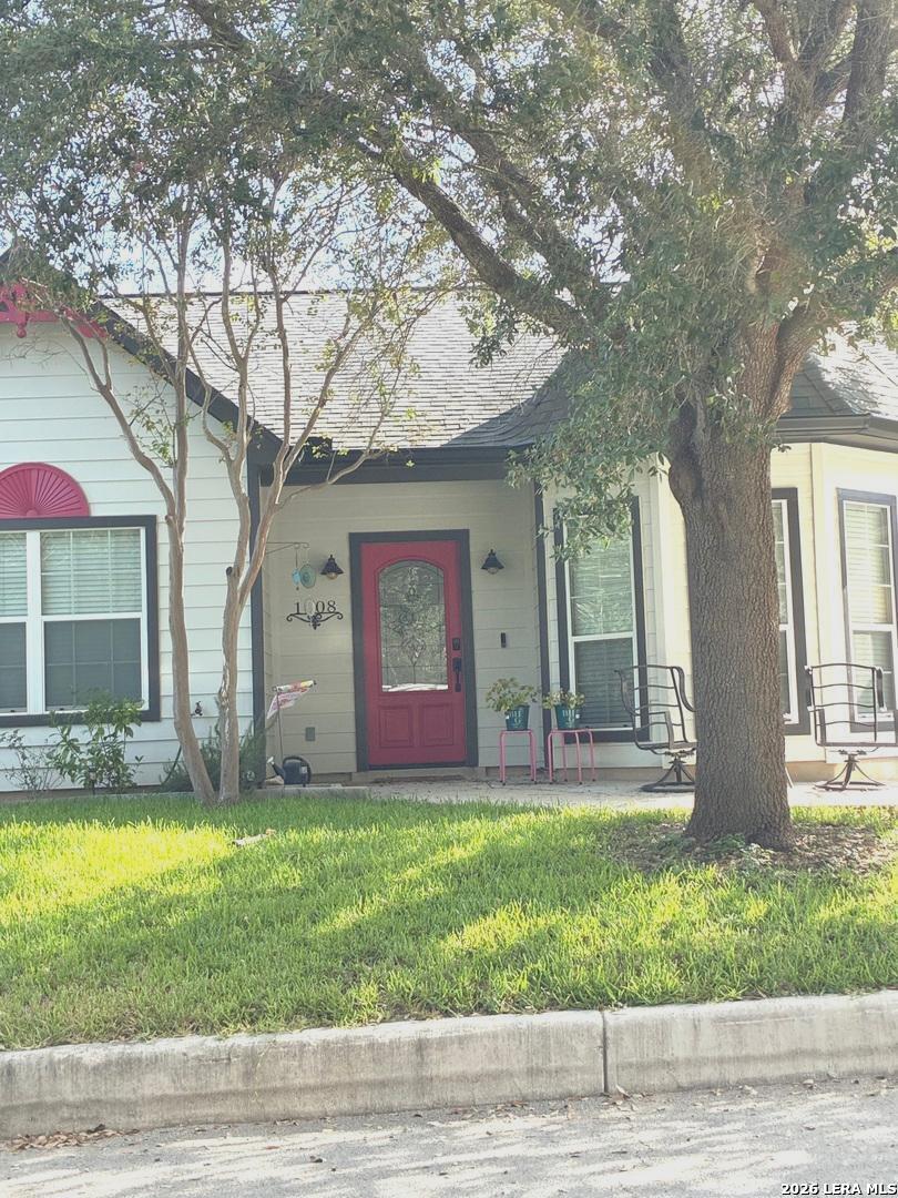 1408 S 2nd Street Floresville TX 78114
