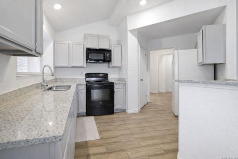 8104 Forest Bow Live Oak TX 78233
