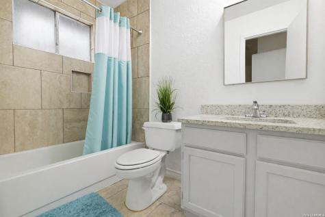 8104 Forest Bow Live Oak TX 78233